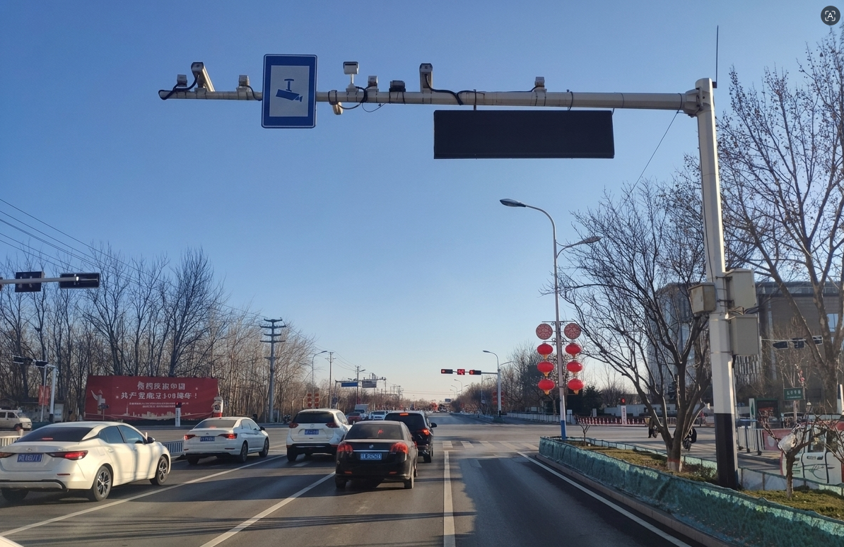 电子警察设备部署实景